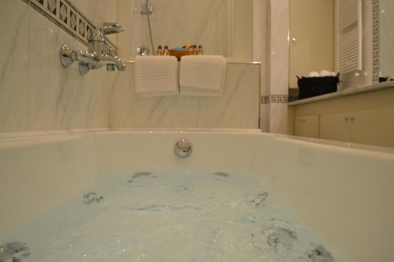 Domus Dea Apartment Venesia Bagian luar foto