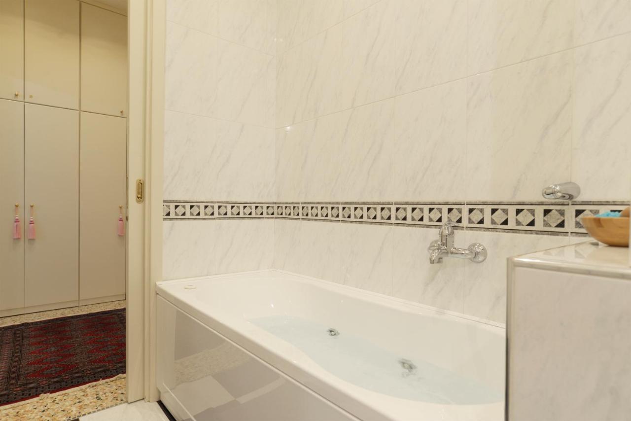 Domus Dea Apartment Venesia Bagian luar foto