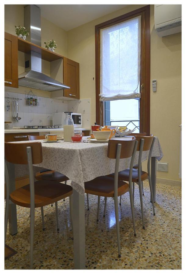 Domus Dea Apartment Venesia Bagian luar foto
